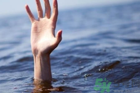 溺水怎么辦？溺水如何自救？