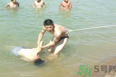 溺水怎么辦？溺水如何自救？