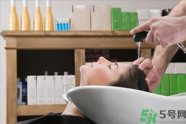 女生天天洗頭好嗎？洗頭發(fā)的正確方法