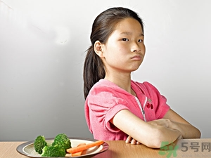 寶寶挑食不愛吃飯?jiān)趺崔k？寶寶挑食怎么辦？