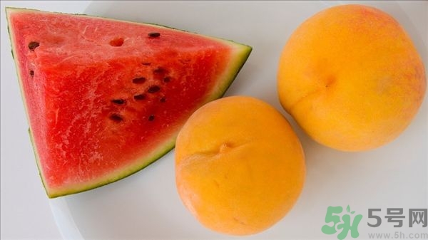 凍成冰的西瓜能吃嗎？吃西瓜拉肚子是怎么回事？