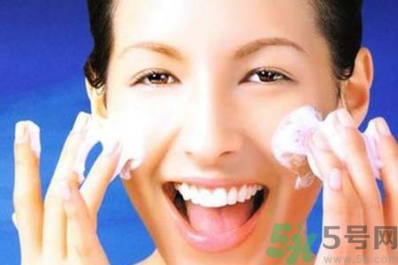 太陽穴長痘怎么辦？如何祛除太陽穴上的痘痘？