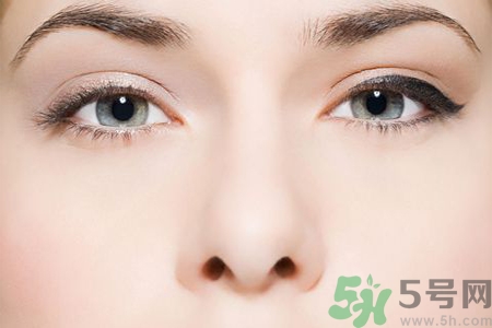 鼻子兩側(cè)長(zhǎng)痘的原因是什么？如何去除鼻子兩側(cè)的痘？