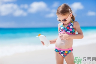 夏天涂防曬霜有用嗎？吃什么防曬又美白？