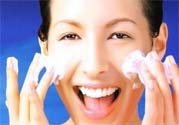 鼻子兩側(cè)長(zhǎng)痘的原因是什么？如何去除鼻子兩側(cè)的痘？