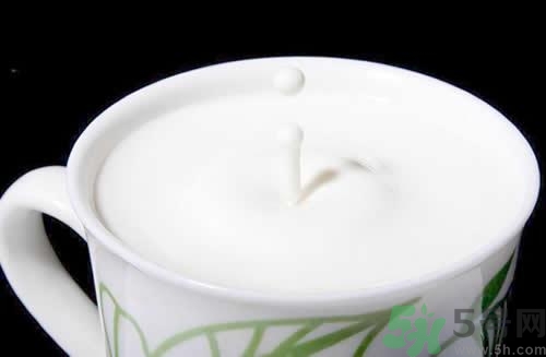 鈣片能和牛奶一起吃嗎？鈣片不能和什么一起吃？