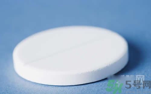 鈣片和維生素c可以一起吃嗎？鈣片和維生素一起吃好不好？