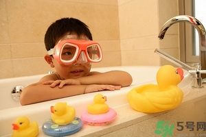 15歲男孩的標(biāo)準(zhǔn)身高應(yīng)該多高？15歲男孩的標(biāo)準(zhǔn)身高體重