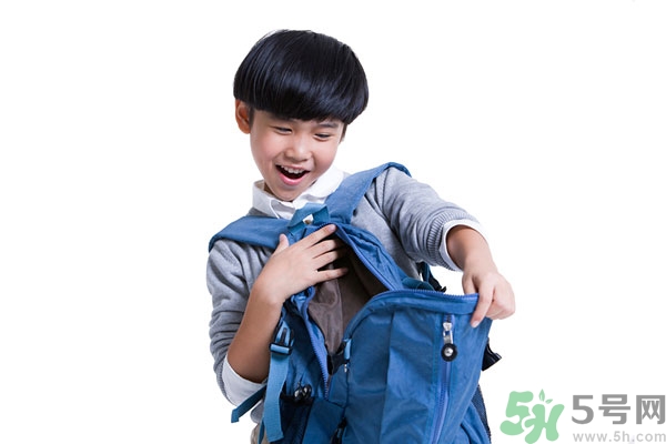 15歲男孩的標(biāo)準(zhǔn)身高應(yīng)該多高？15歲男孩的標(biāo)準(zhǔn)身高體重