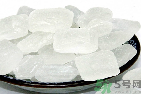 冰糖和白糖紅糖有什么區(qū)別？冰糖和普通糖有什么區(qū)別？