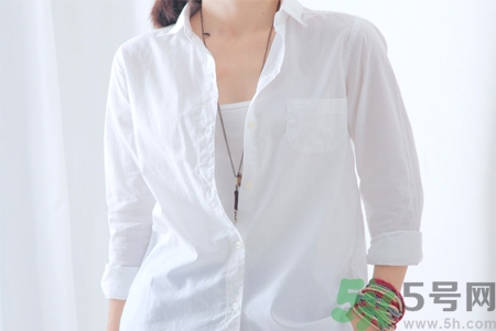 白衣服被染色怎么辦？衣服染色去除小竅門