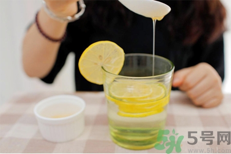 早晨空腹喝蜂蜜水好嗎？蜂蜜水什么時候喝好？