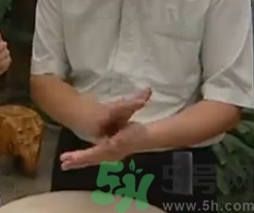 水晶月餅用的什么粉？水晶月餅的做法及配方