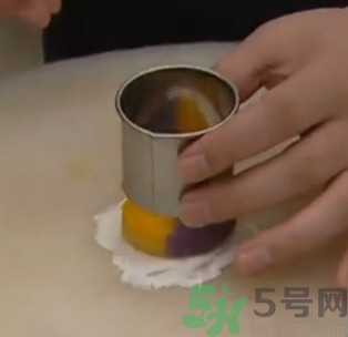 水晶月餅用的什么粉？水晶月餅的做法及配方