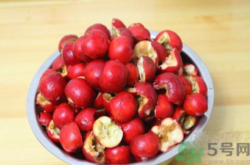 下巴長(zhǎng)痘是上火嗎？下巴長(zhǎng)痘吃什么好？
