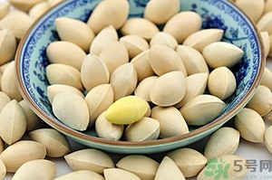 白果什么時(shí)候成熟？沒熟的白果能不能吃？