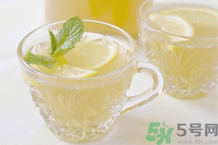 檸檬水能隔夜喝嗎？隔夜的檸檬水還能喝嗎？