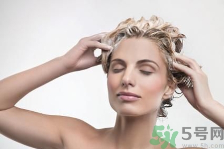 頭皮癢白醋可以洗頭嗎？頭皮癢怎么用醋洗頭？
