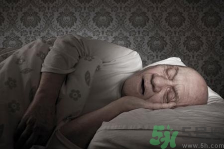 睡覺磨牙是怎么回事？睡覺磨牙的原因是什么？
