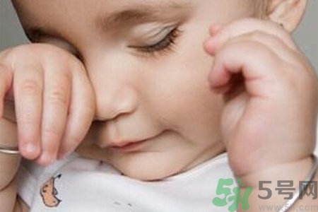 寶寶睡覺出汗多是怎么回事？寶寶睡覺出汗多怎么辦？