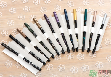 solone眼線筆怎么削？怎么推出來(lái)？