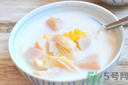 吃芋頭可以喝牛奶嗎？吃芋頭喝牛?奶有什么好處？