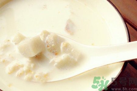 吃芋頭可以喝牛奶嗎？吃芋頭喝牛?奶有什么好處？