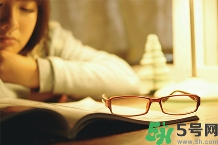 下午犯困怎么辦？犯困按摩什么穴位效果最快？