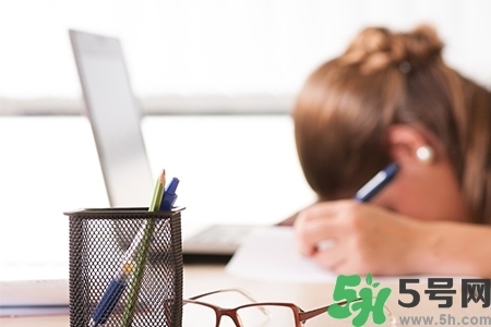 下午犯困怎么辦？犯困按摩什么穴位效果最快？