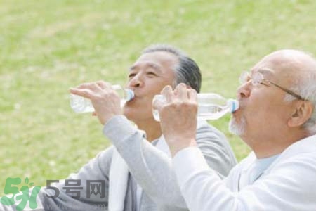 喝水能預(yù)防心血管疾病嗎？什么時候喝水對身體最好？