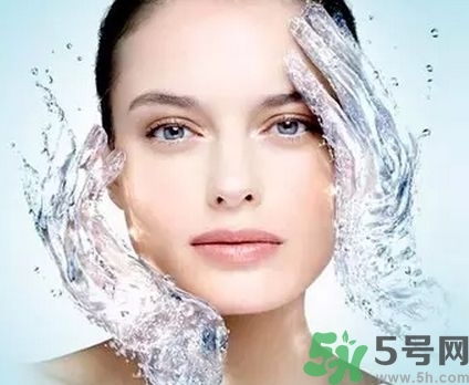 秋季補(bǔ)水效果好的護(hù)膚品有哪些？秋季補(bǔ)水的重要性