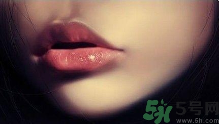 孕婦嘴唇干裂脫皮怎么回事？孕婦嘴唇干裂脫皮是缺什么