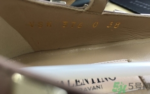 valentino鞋子真假怎么辨別?華倫天奴鉚釘鞋真假對比圖 valentino鞋子真假怎么辨別?華倫天奴鉚釘鞋真假對比圖