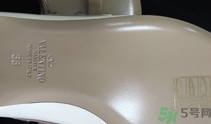 valentino鞋子真假怎么辨別?華倫天奴鉚釘鞋真假對比圖 valentino鞋子真假怎么辨別?華倫天奴鉚釘鞋真假對比圖