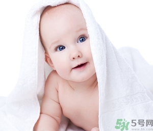 新生兒多久可以剪頭發(fā)？新生兒可以剪頭發(fā)嗎？
