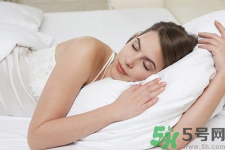 晚上如何快速入睡？快速入睡的方法有哪些？