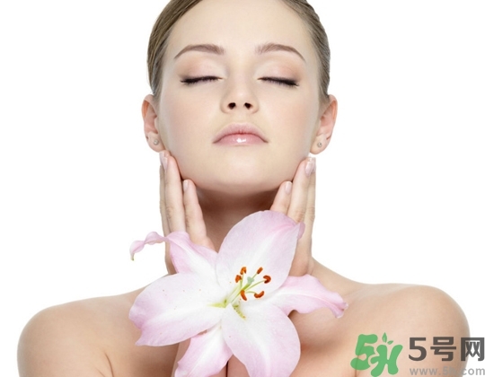 夏天曬黑了多久恢復(fù)？夏天曬黑了怎么白回來(lái)？
