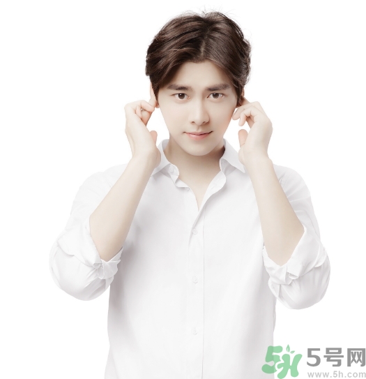 結(jié)婚可以穿白色襯衫嗎？結(jié)婚可以穿藍(lán)色西裝嗎？