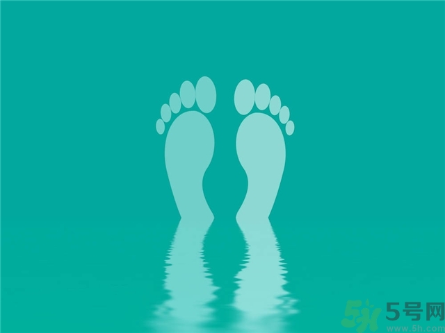 腳拇指外翻遺傳嗎？腳拇指外翻怎么矯正？