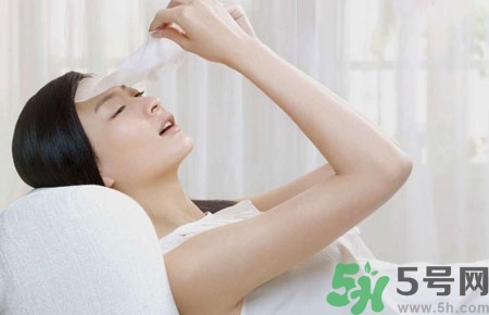 夏天曬黑了多久恢復(fù)？夏天曬黑了怎么白回來(lái)？