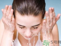 用檸檬水洗臉好嗎？怎么用檸檬水洗臉