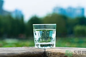 蘇打水可以喝嗎？小蘇打能吃嗎？