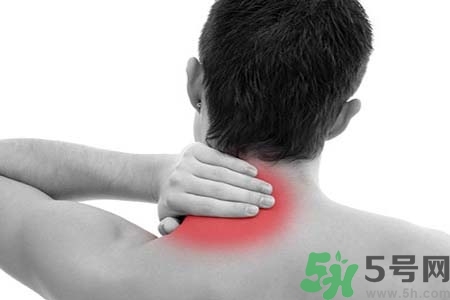 落枕能冰敷嗎？落枕應(yīng)該冷敷還是熱敷？