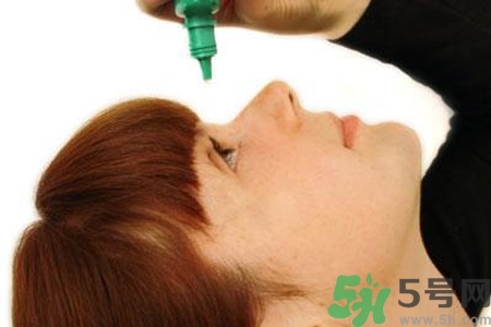 眼睛干澀看東西模糊用什么眼藥水？
