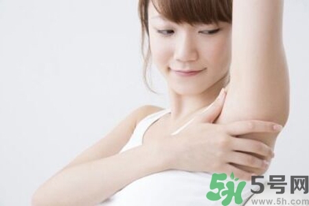 腋毛為什么會變色？腋毛上有白色附著物怎么回事？