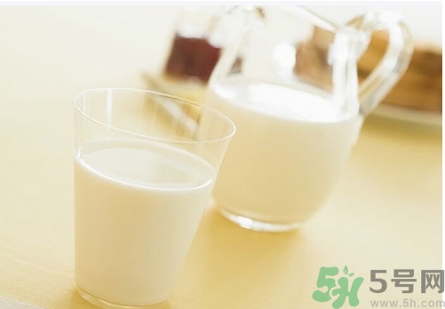 嬰兒奶粉大人能喝嗎？嬰兒奶粉大人喝了會(huì)怎樣？