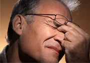 眼睛干澀是什么原因？眼睛干澀用什么眼藥水？