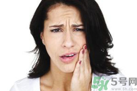 懷孕口腔潰瘍?cè)趺椿厥?？懷孕口腔潰瘍?cè)趺崔k？
