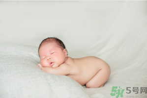 秋天寶寶蓋什么睡覺？秋天蓋什么被子好？