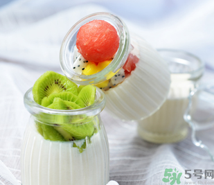 柿子和酸奶能一起吃嗎？柿子和酸奶能一起吃會(huì)中毒嗎？